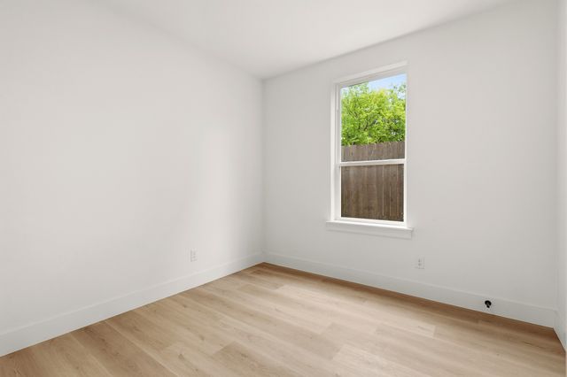 415 N Patton Avenue, Dallas, TX 75203