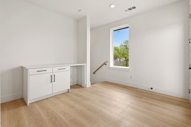 415 N Patton Avenue, Dallas, TX 75203