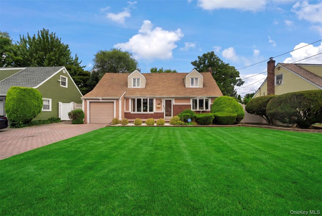 868 Spring Avenue, Uniondale, NY 11553 — exterior