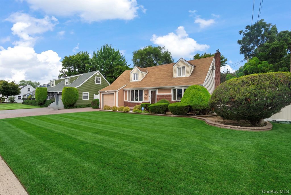 868 Spring Avenue, Uniondale, NY 11553 — photo 2