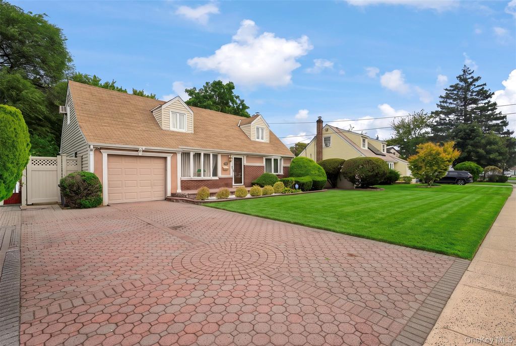 868 Spring Avenue, Uniondale, NY 11553 — photo 3