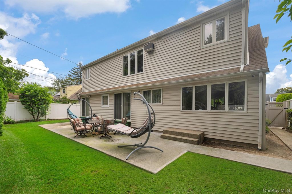 868 Spring Avenue, Uniondale, NY 11553 — photo 4