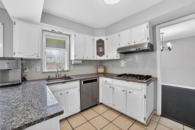 1905 Camberly Drive, Cleveland, OH 44124