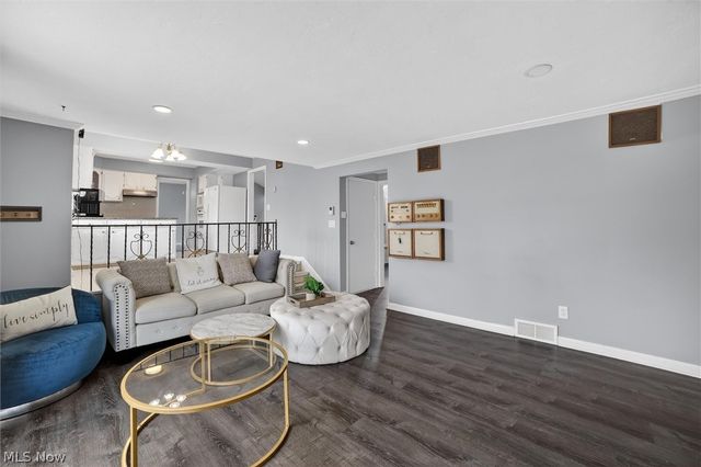 1905 Camberly Drive, Cleveland, OH 44124