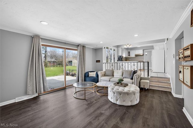 1905 Camberly Drive, Cleveland, OH 44124