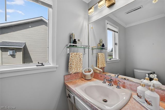 1905 Camberly Drive, Cleveland, OH 44124