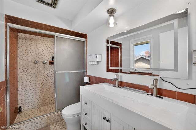 1905 Camberly Drive, Cleveland, OH 44124