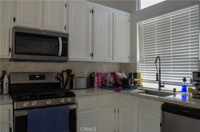 13250 Ivanpah Road, Apple Valley, CA 92308