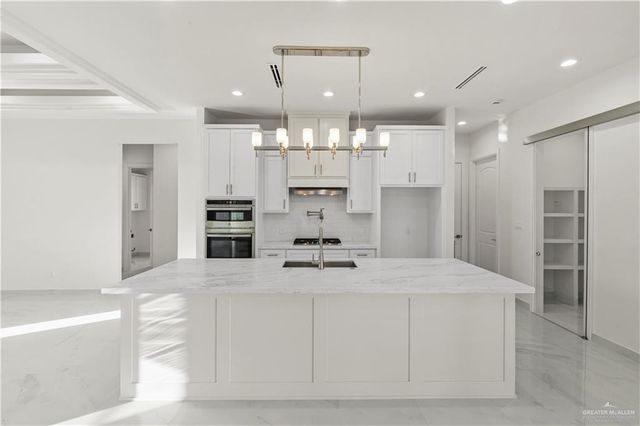 1708 S Queen Street, Edinburg, TX 78539