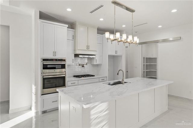 1708 S Queen Street, Edinburg, TX 78539