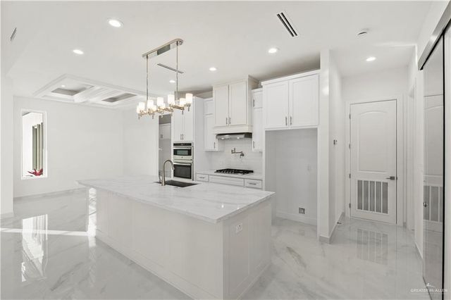 1708 S Queen Street, Edinburg, TX 78539