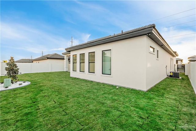 1708 S Queen Street, Edinburg, TX 78539