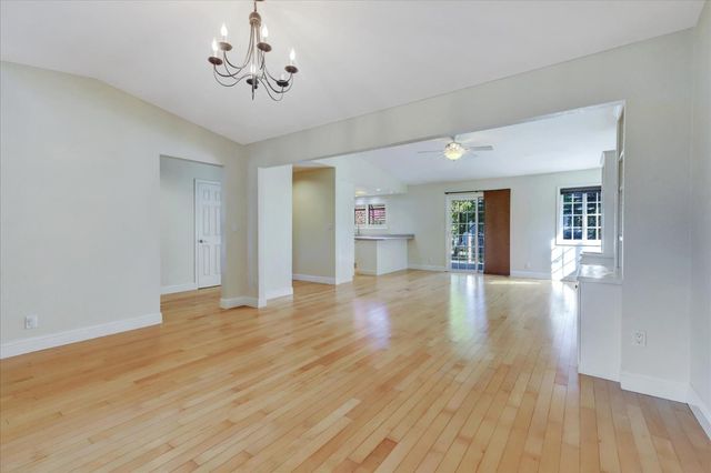 18250 Lake Forest Dr, Penn Valley, CA 95946