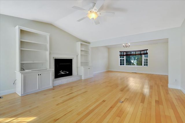 18250 Lake Forest Dr, Penn Valley, CA 95946