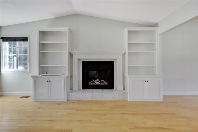 18250 Lake Forest Dr, Penn Valley, CA 95946