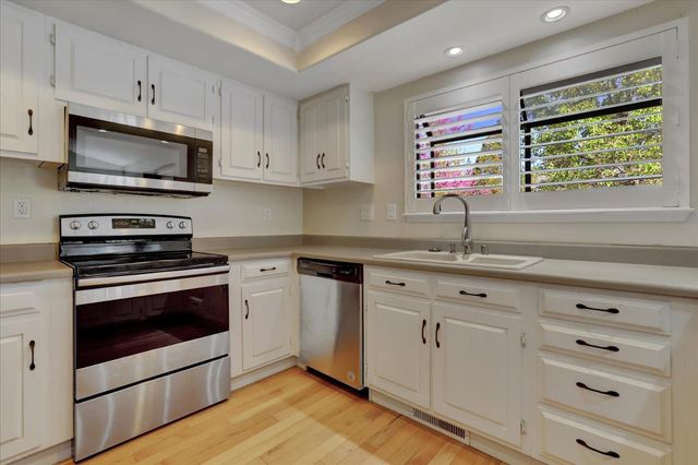 18250 Lake Forest Dr, Penn Valley, CA 95946