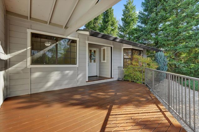 18250 Lake Forest Dr, Penn Valley, CA 95946