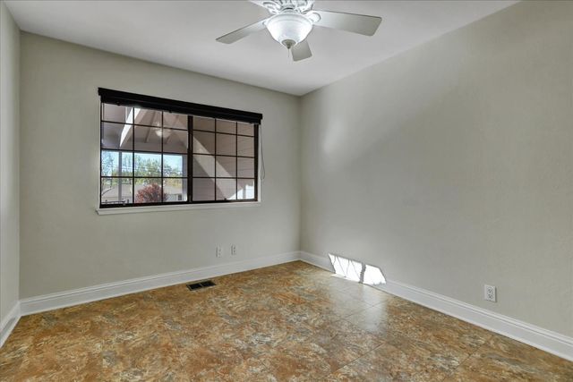 18250 Lake Forest Dr, Penn Valley, CA 95946