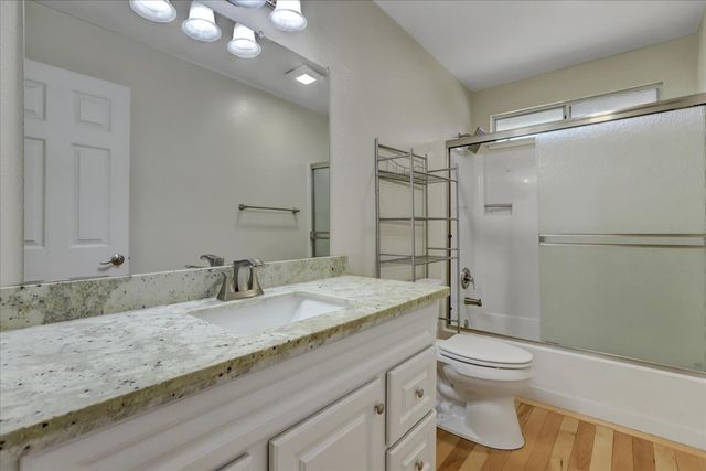 18250 Lake Forest Dr, Penn Valley, CA 95946