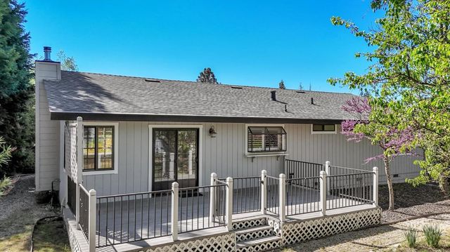 18250 Lake Forest Dr, Penn Valley, CA 95946