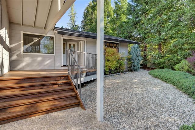 18250 Lake Forest Dr, Penn Valley, CA 95946