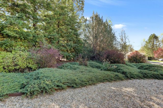 18250 Lake Forest Dr, Penn Valley, CA 95946