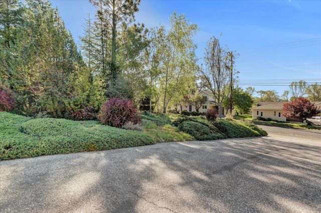 18250 Lake Forest Dr, Penn Valley, CA 95946