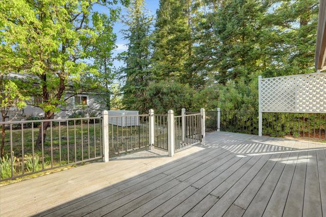 18250 Lake Forest Dr, Penn Valley, CA 95946