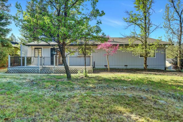 18250 Lake Forest Dr, Penn Valley, CA 95946