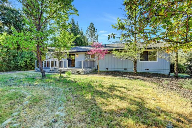 18250 Lake Forest Dr, Penn Valley, CA 95946