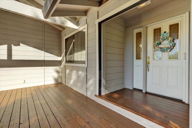 18250 Lake Forest Dr, Penn Valley, CA 95946