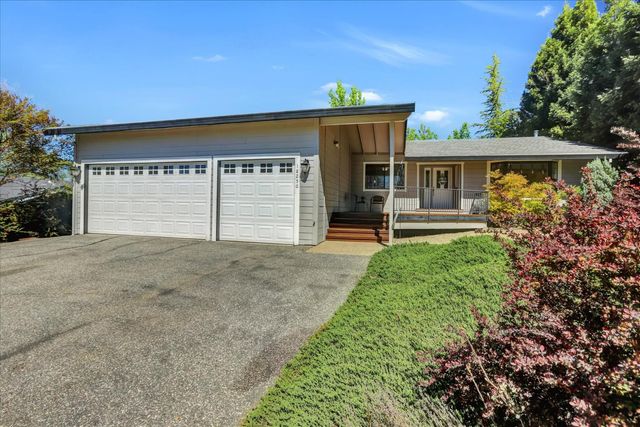 18250 Lake Forest Dr, Penn Valley, CA 95946