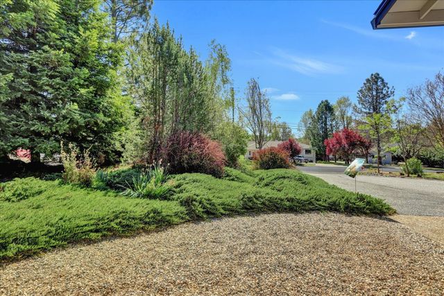 18250 Lake Forest Dr, Penn Valley, CA 95946