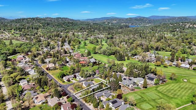 18250 Lake Forest Dr, Penn Valley, CA 95946