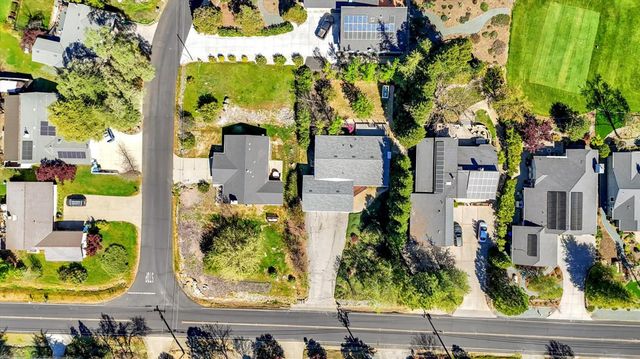 18250 Lake Forest Dr, Penn Valley, CA 95946