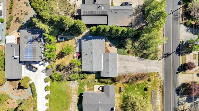 18250 Lake Forest Dr, Penn Valley, CA 95946