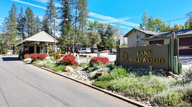 18250 Lake Forest Dr, Penn Valley, CA 95946