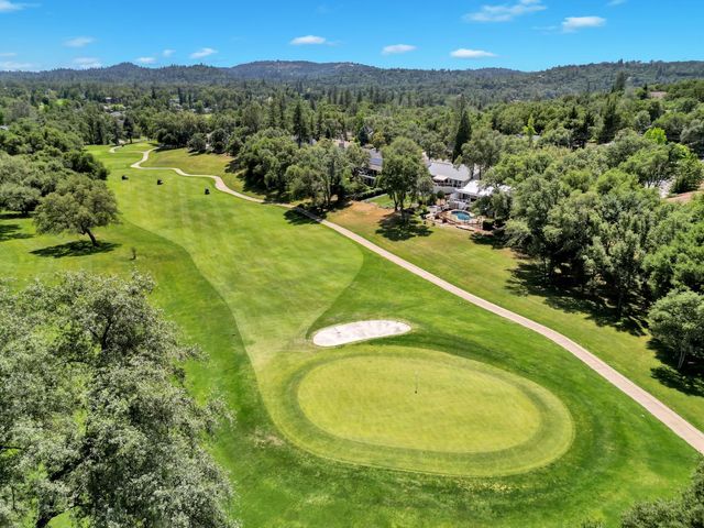 18250 Lake Forest Dr, Penn Valley, CA 95946