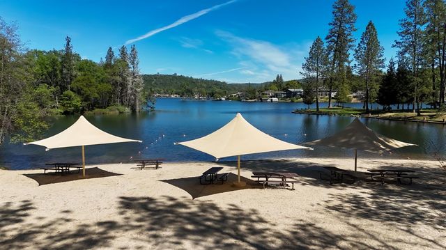18250 Lake Forest Dr, Penn Valley, CA 95946