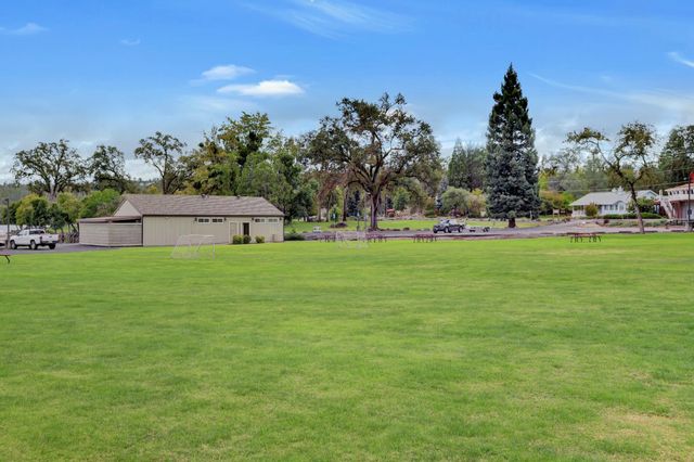 18250 Lake Forest Dr, Penn Valley, CA 95946