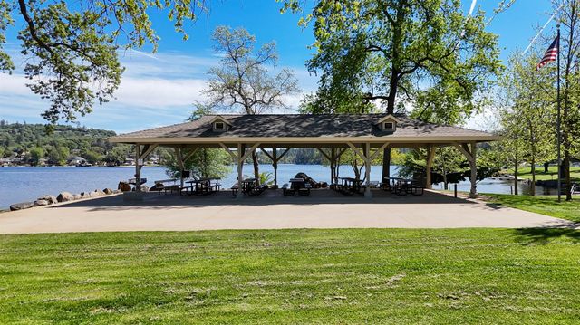 18250 Lake Forest Dr, Penn Valley, CA 95946