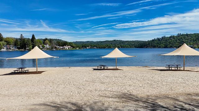 18250 Lake Forest Dr, Penn Valley, CA 95946