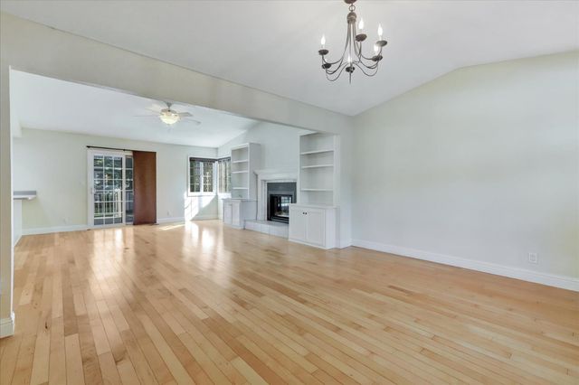 18250 Lake Forest Dr, Penn Valley, CA 95946