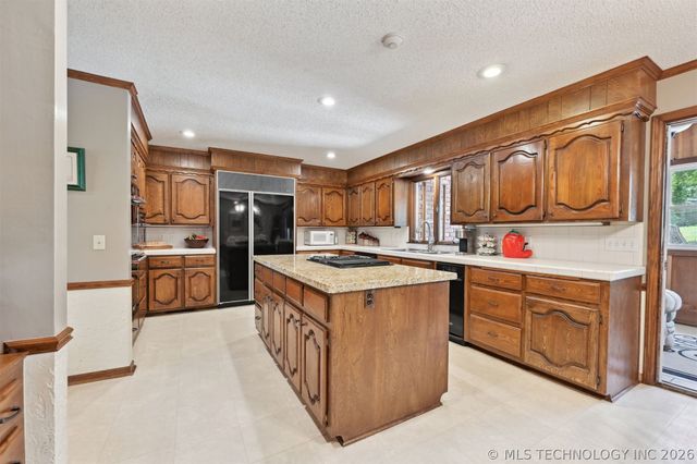 2956 E 69th Street, Tulsa, OK 74136