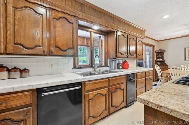 2956 E 69th Street, Tulsa, OK 74136