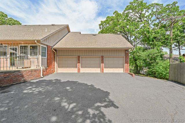 2956 E 69th Street, Tulsa, OK 74136