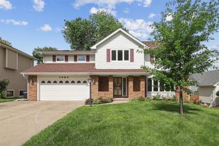 1560 NW 102nd Street, Clive, IA 50325