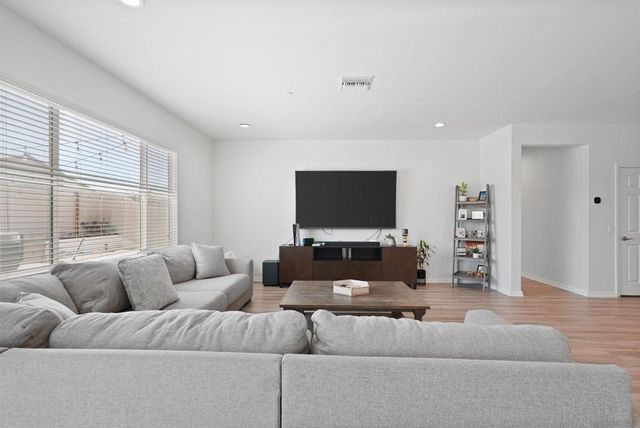 29078 Long Horn Ln, Winchester, CA 92596