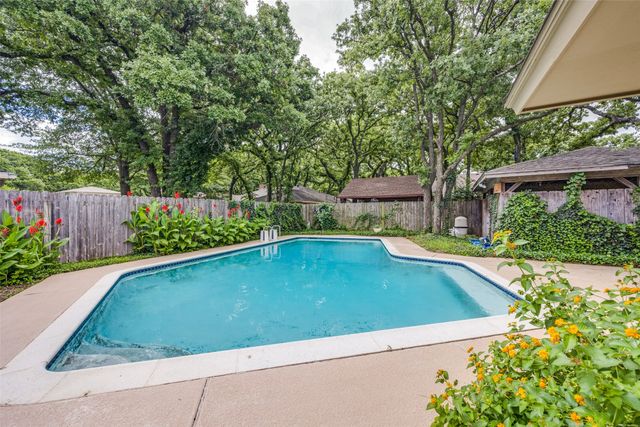 2414 Lakeview Circle, Arlington, TX 76013