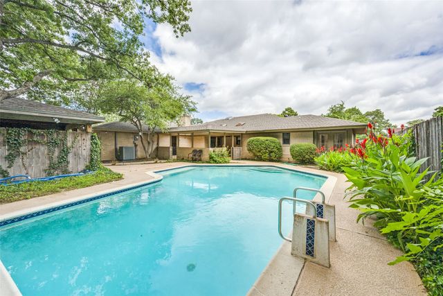 2414 Lakeview Circle, Arlington, TX 76013